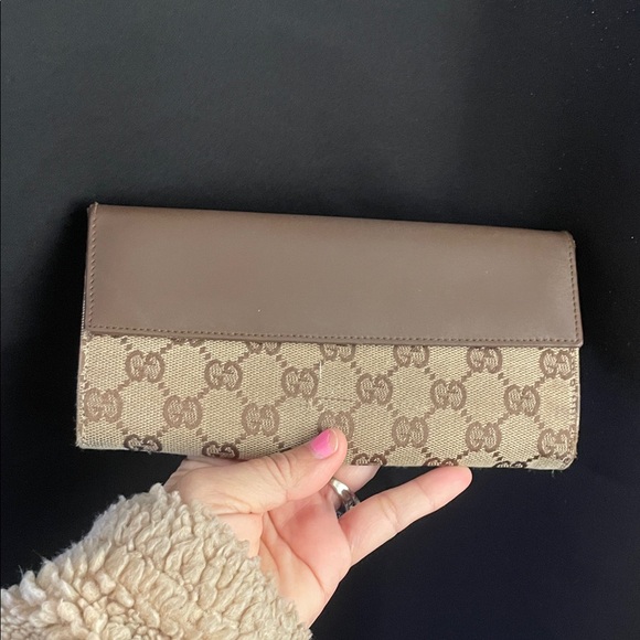 Gucci Beige and Brown iconic Monogram GG Supreme Long wallet - Picture 14 of 17